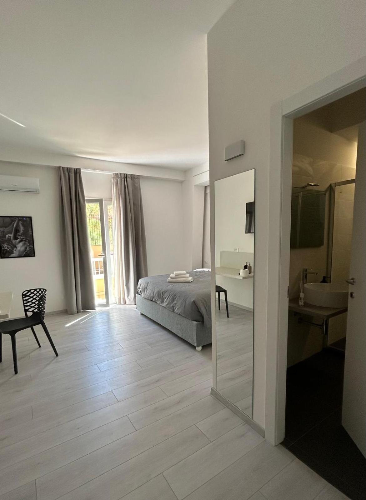 Affittacamere Mani - Camere Con Bagno Privato Gela Exterior photo