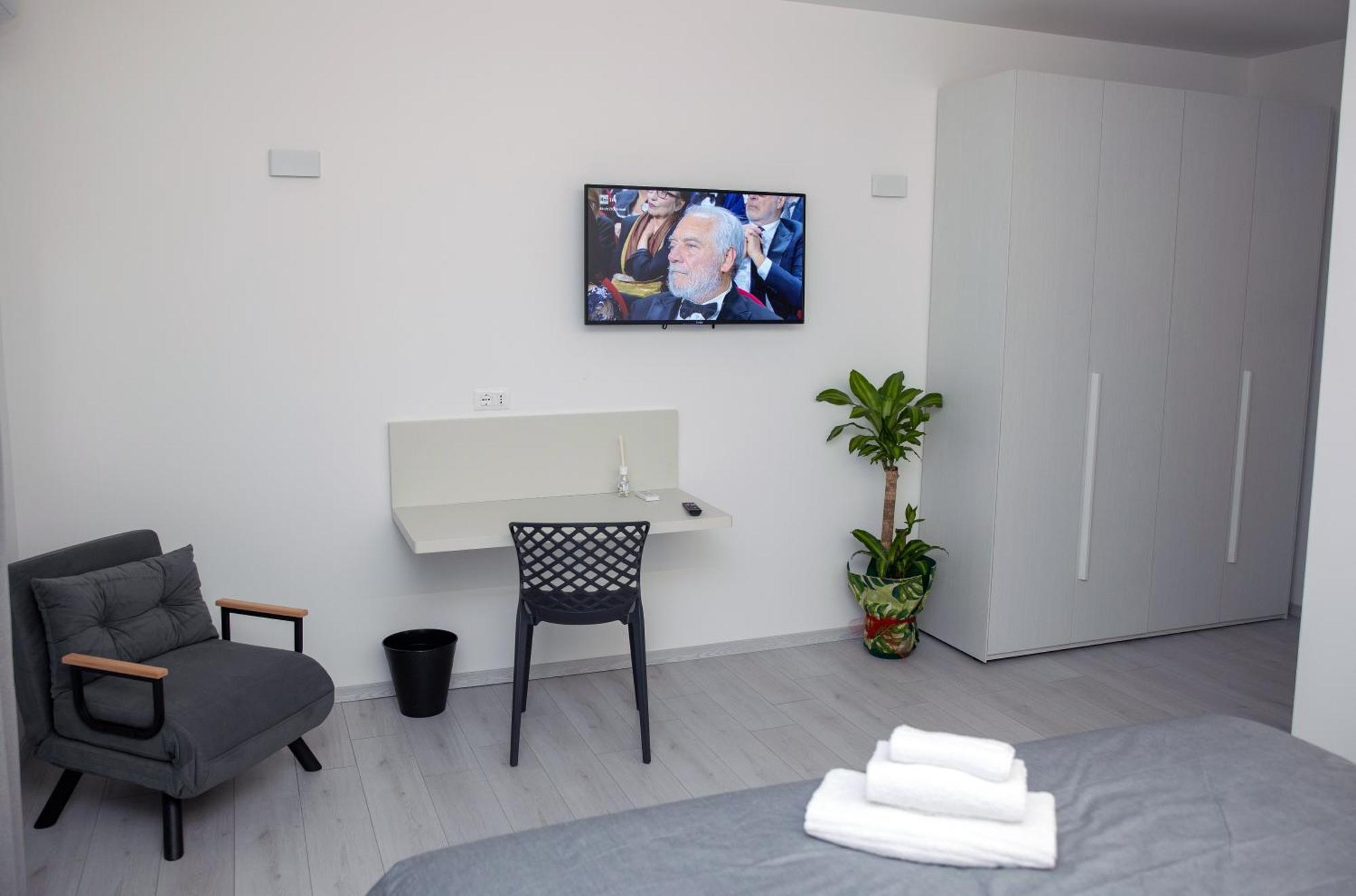 Affittacamere Mani - Camere Con Bagno Privato Gela Exterior photo