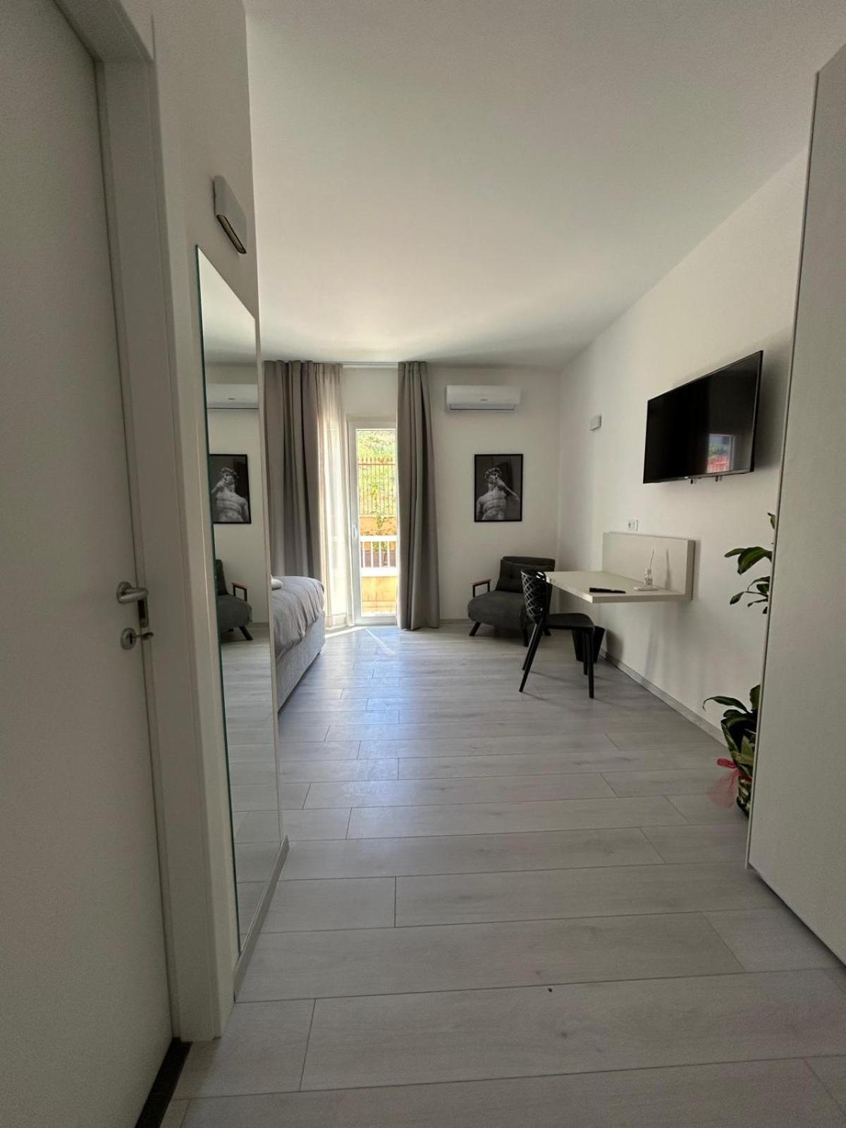 Affittacamere Mani - Camere Con Bagno Privato Gela Exterior photo