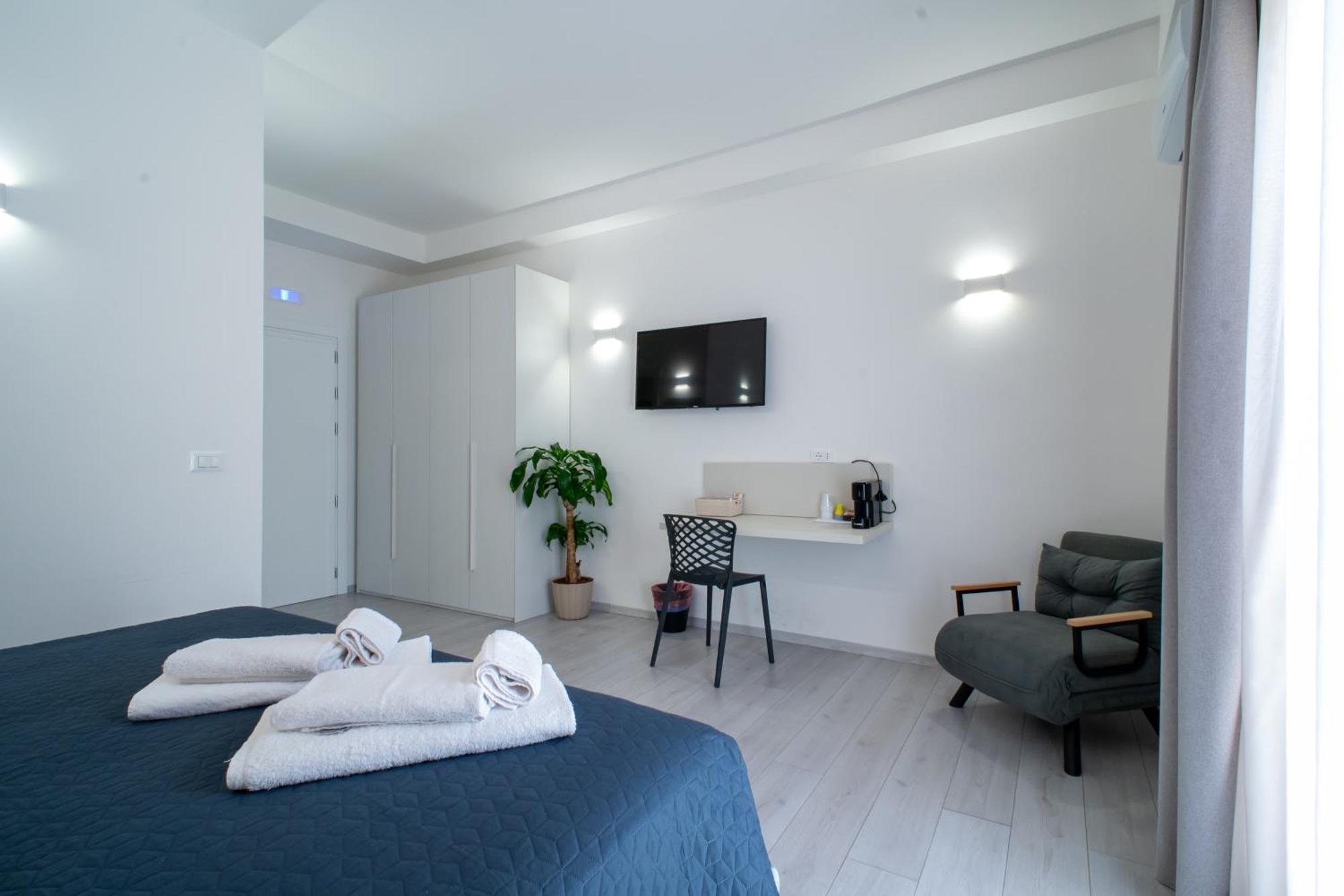 Affittacamere Mani - Camere Con Bagno Privato Gela Exterior photo