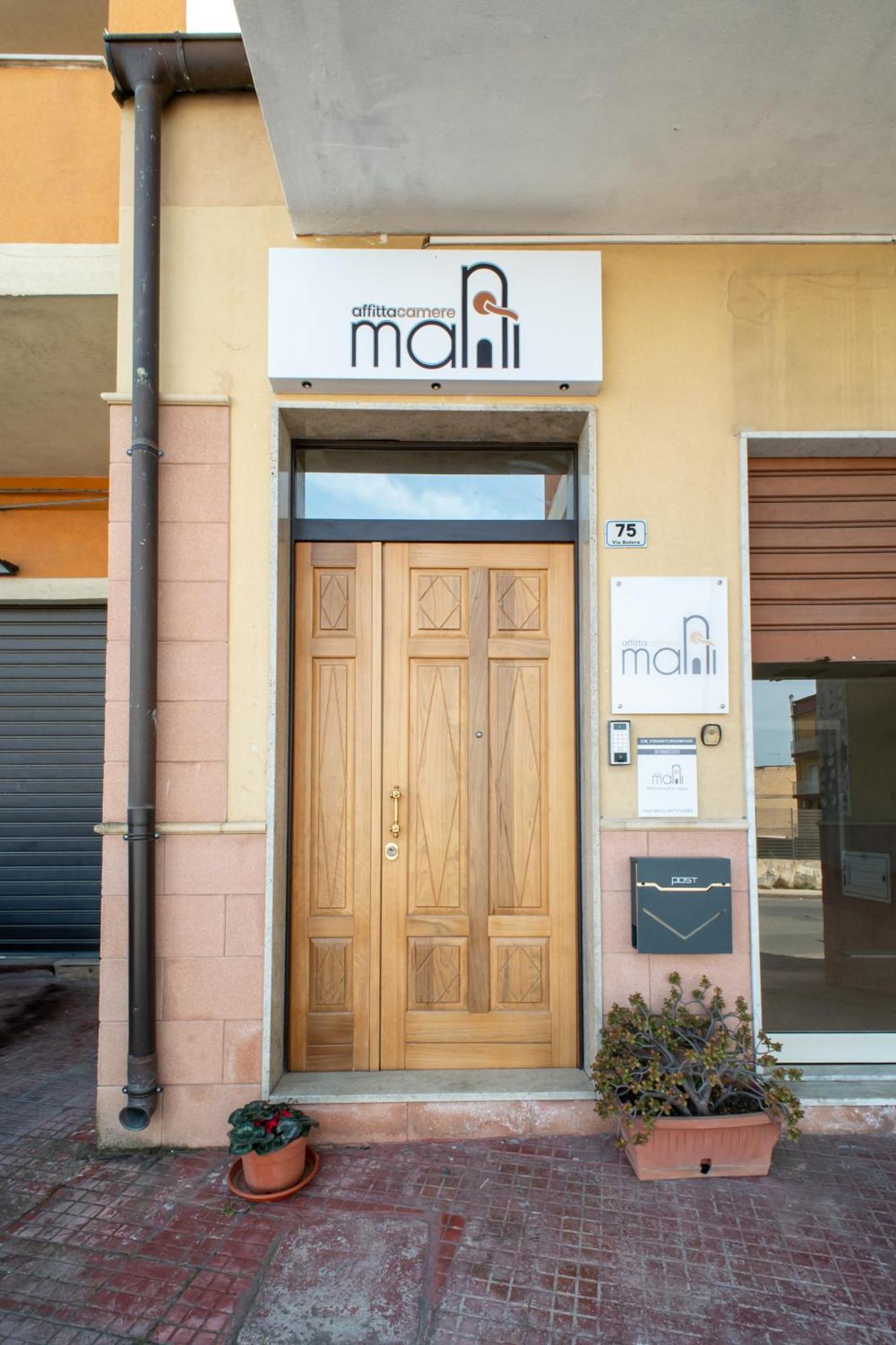 Affittacamere Mani - Camere Con Bagno Privato Gela Exterior photo